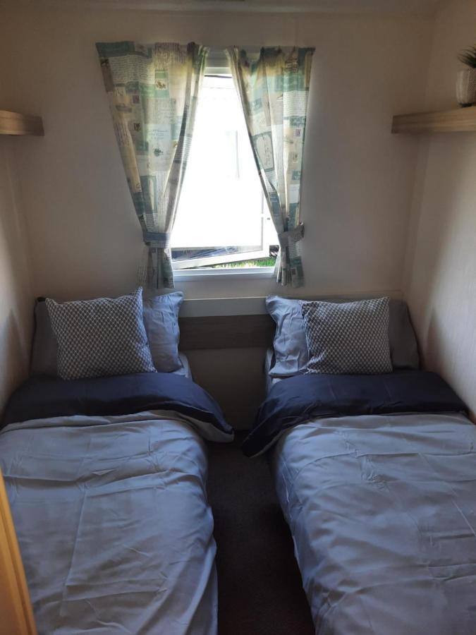 Blue Dolphin Holiday Park Gristhorpe Екстер'єр фото