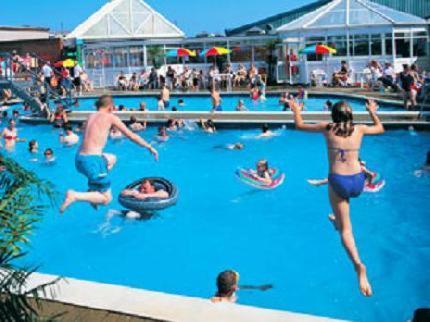 Blue Dolphin Holiday Park Gristhorpe Екстер'єр фото